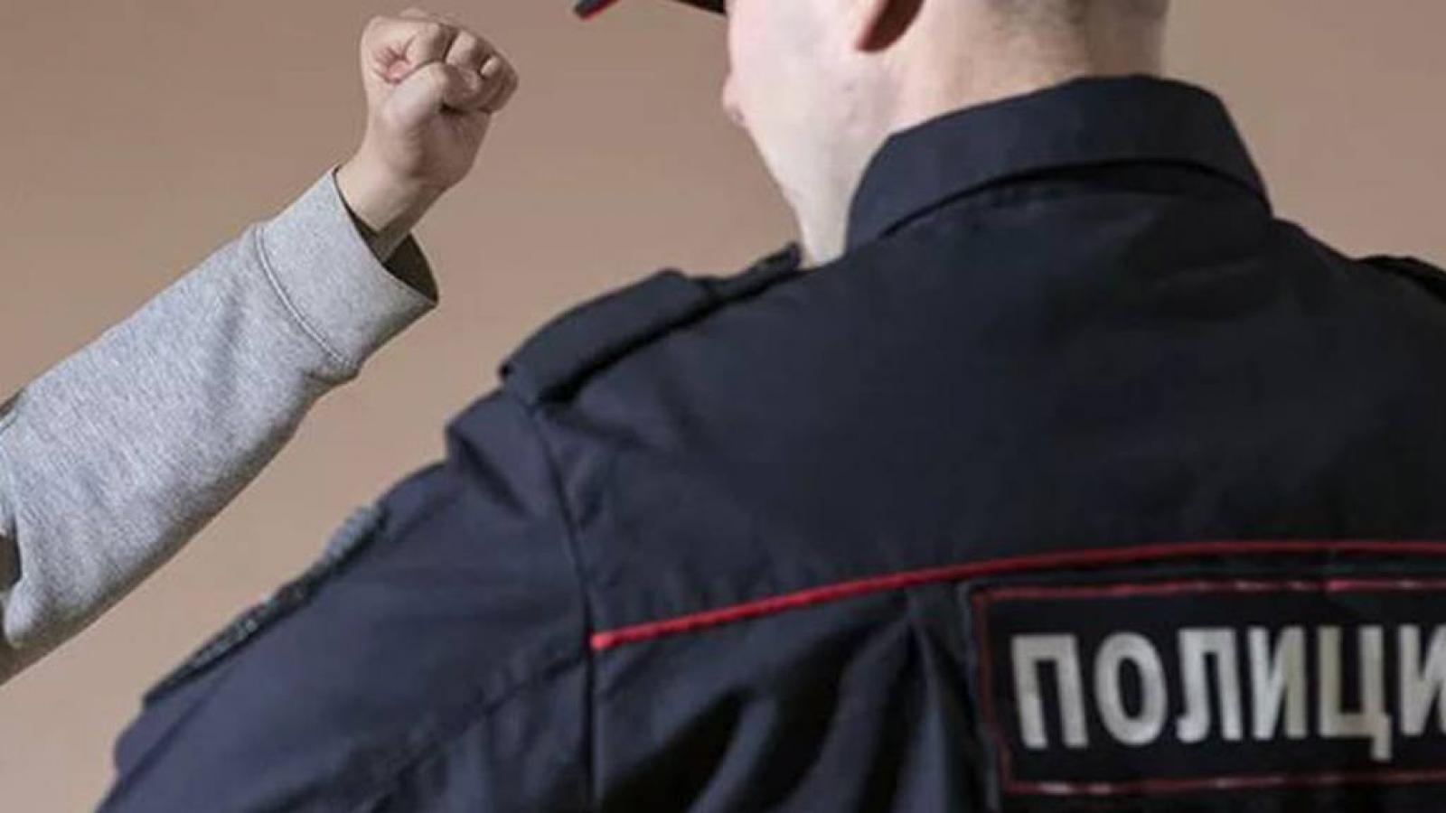 В Вологде иностранец с ножом напал на полицейского