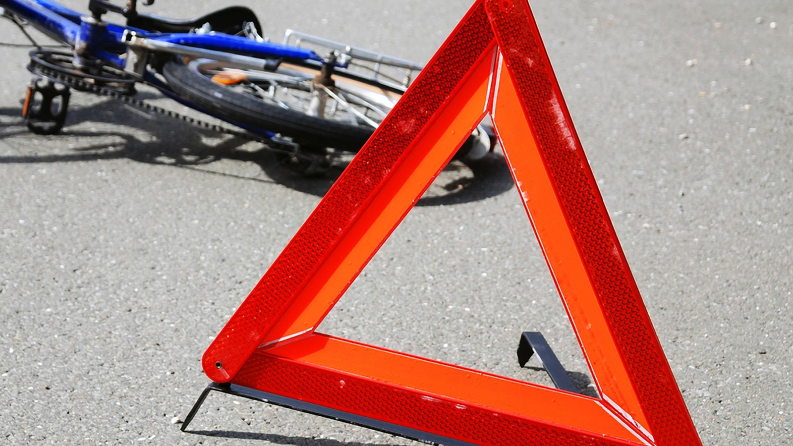 В Вологде легковушка сбила школьника на велосипеде и скрылась 