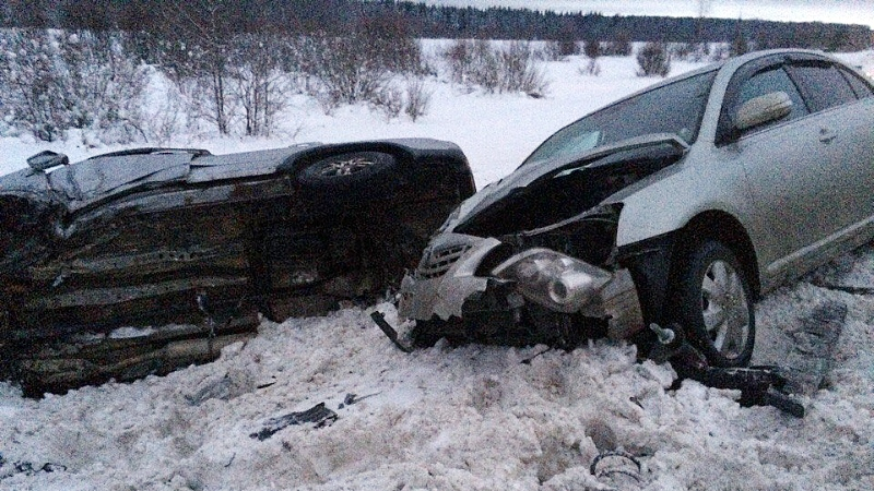 По вине пьяного водителя в Шекснинском районе столкнулись 3 автомобиля