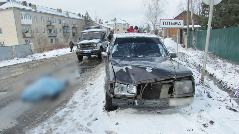 В Тотемском районе под колесами иномарки погибла 46-летняя женщина