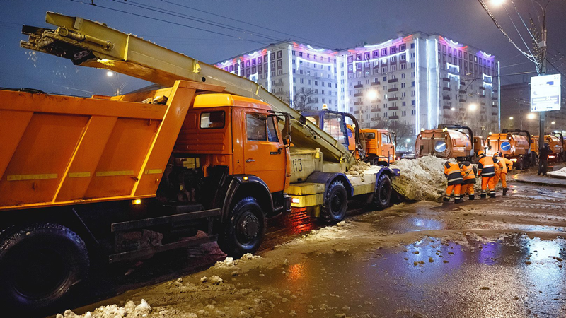 Итоги ночного мониторинга уборки улиц подводят городские власти