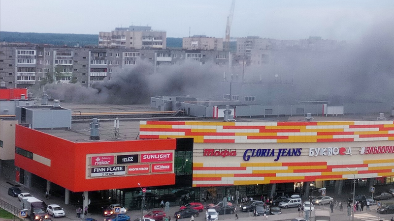 Вчера вечером в Череповце произошел крупный пожар в ТЦ  «Макси» 