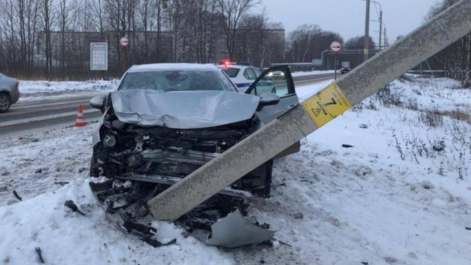 Таксист устроил аварию 