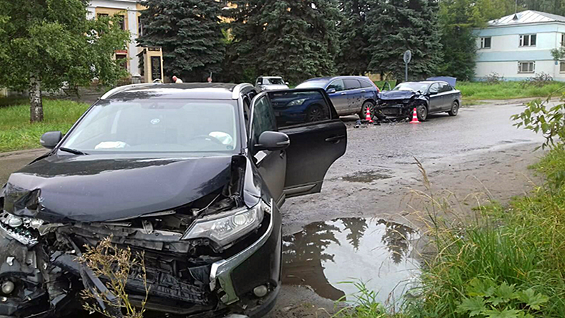 ДТП с участием трех автомобилей произошло сегодня в Вологде
