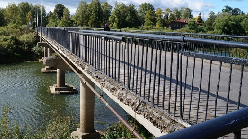 Мост через реку Вологду в Кувшиново признали опасным 