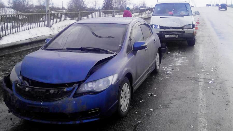 В Соколе из-за пьяного водителя без прав столкнулись три автомобиля
