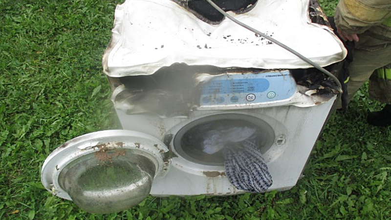 У жительницы Шекснинского района во время стирки вспыхнула стиральная машина