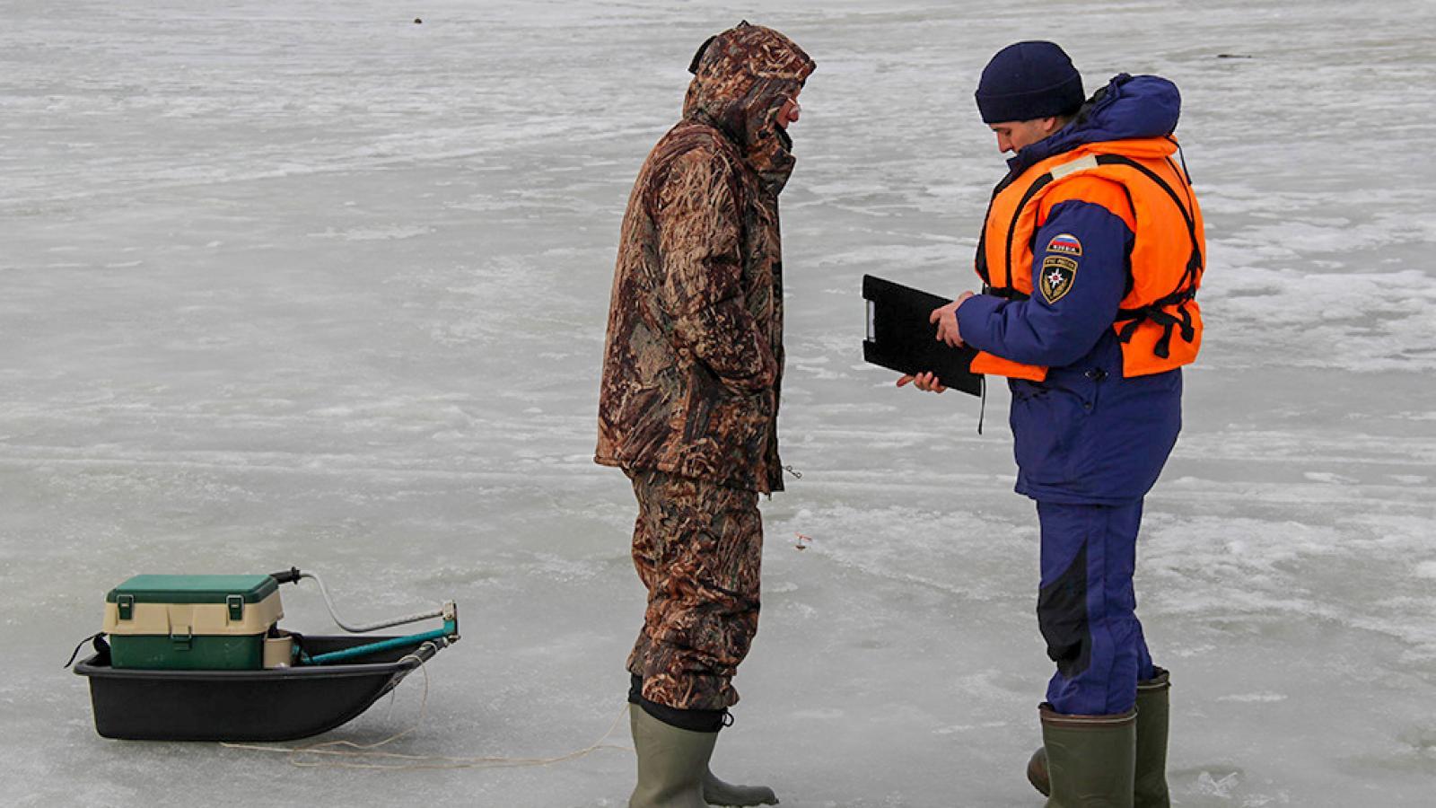 Череповецкие рыбаки оспаривают право выхода на лёд