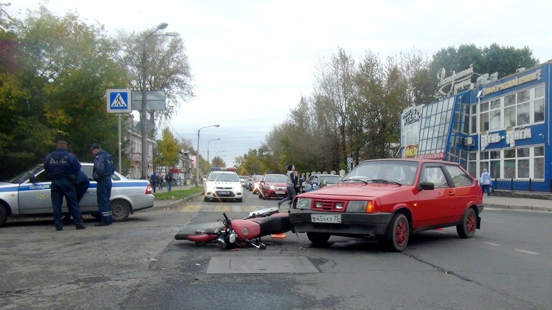 Мотоциклист пострадал в аварии в Череповце