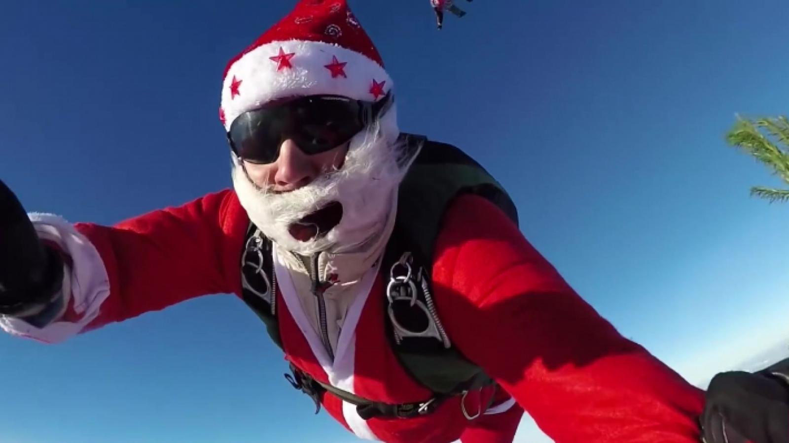 В День ВДВ Дед Мороз прыгнет с парашютом 