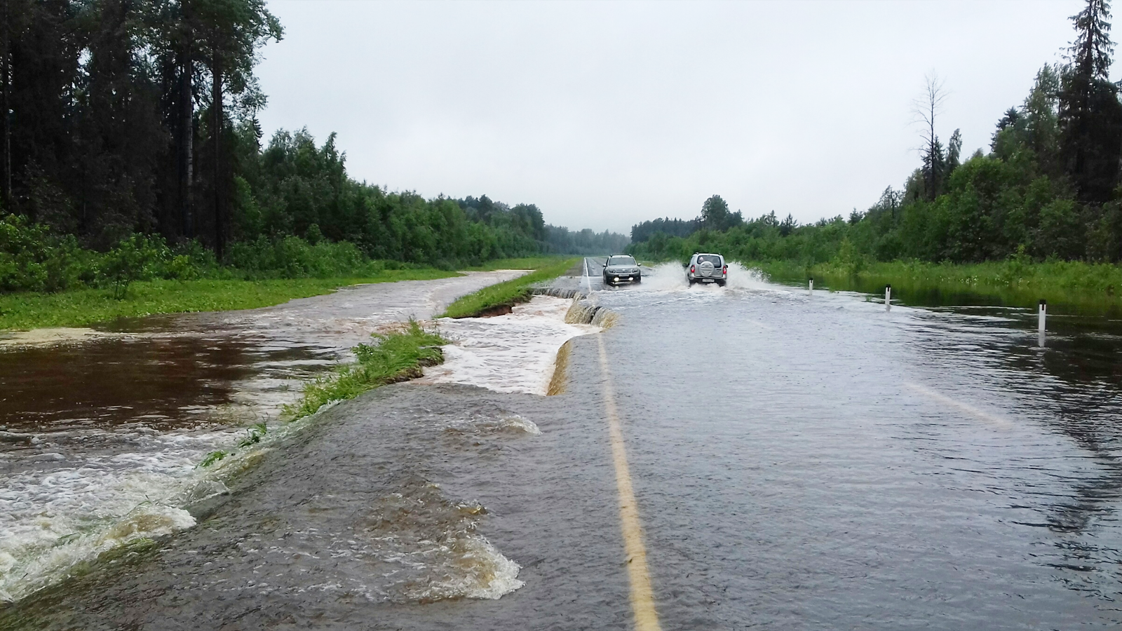 Из-за проливных дождей в Вытегорском районе размыло дороги