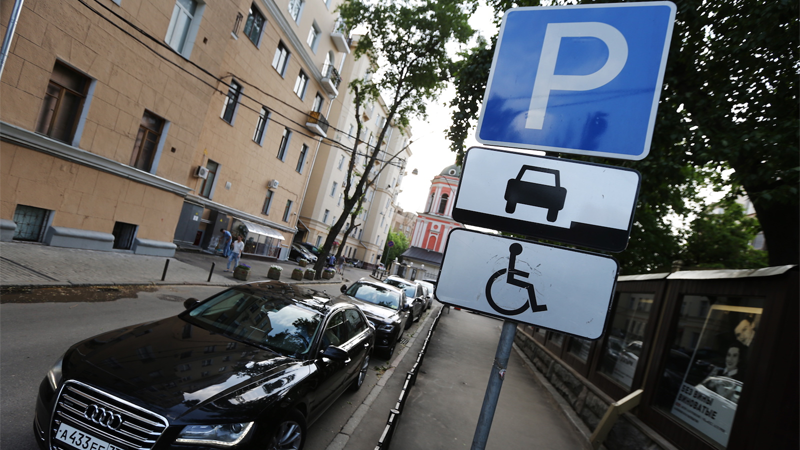 Штраф за парковку на местах для инвалидов будет увеличен