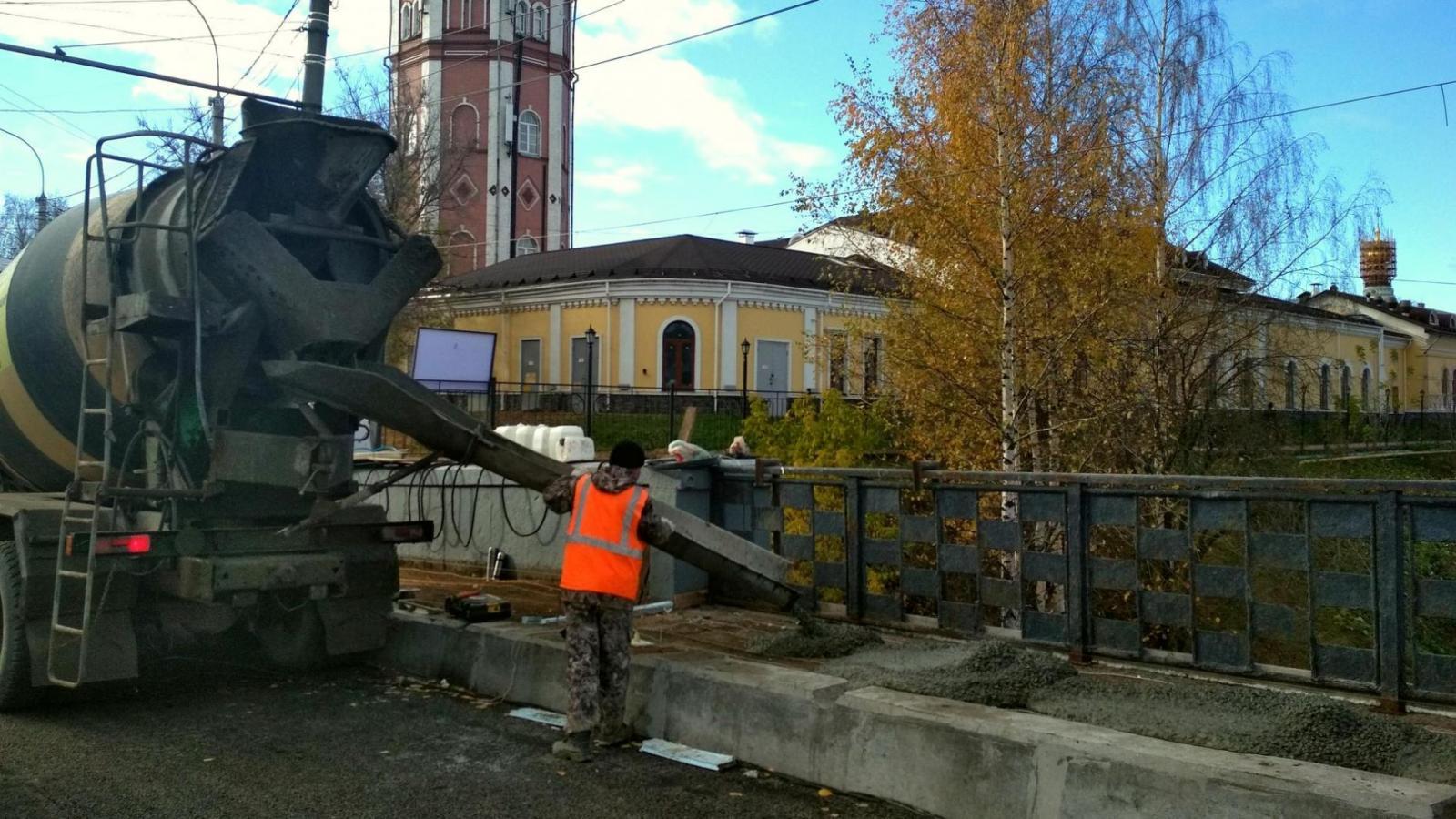 Сегодня завершат бетонирование на Октябрьском мосту