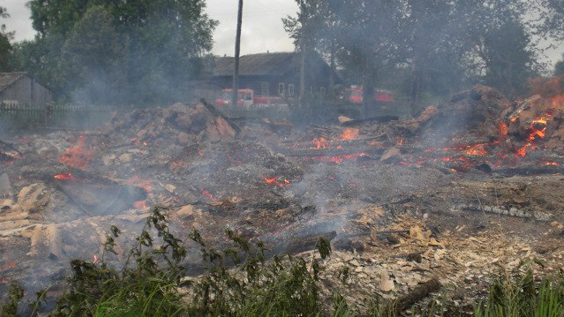 Огонь полностью уничтожил жилой дом в Тарногском районе