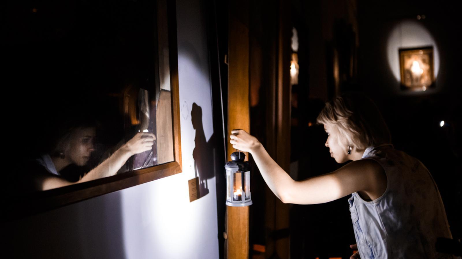 На ночную экскурсию с фонариками приглашает вологжан картинная галерея