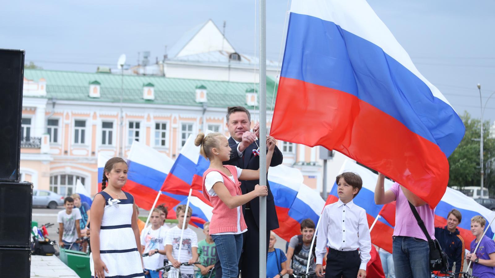 Покупка флагов для праздников обойдется администрации в 1,7 миллионов рублей