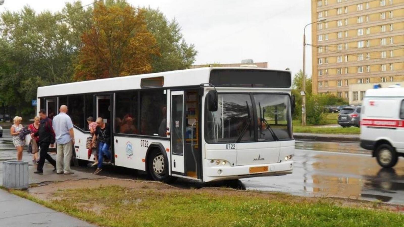 Женщина отсудила 100 тыс. руб. за падение в автобусе