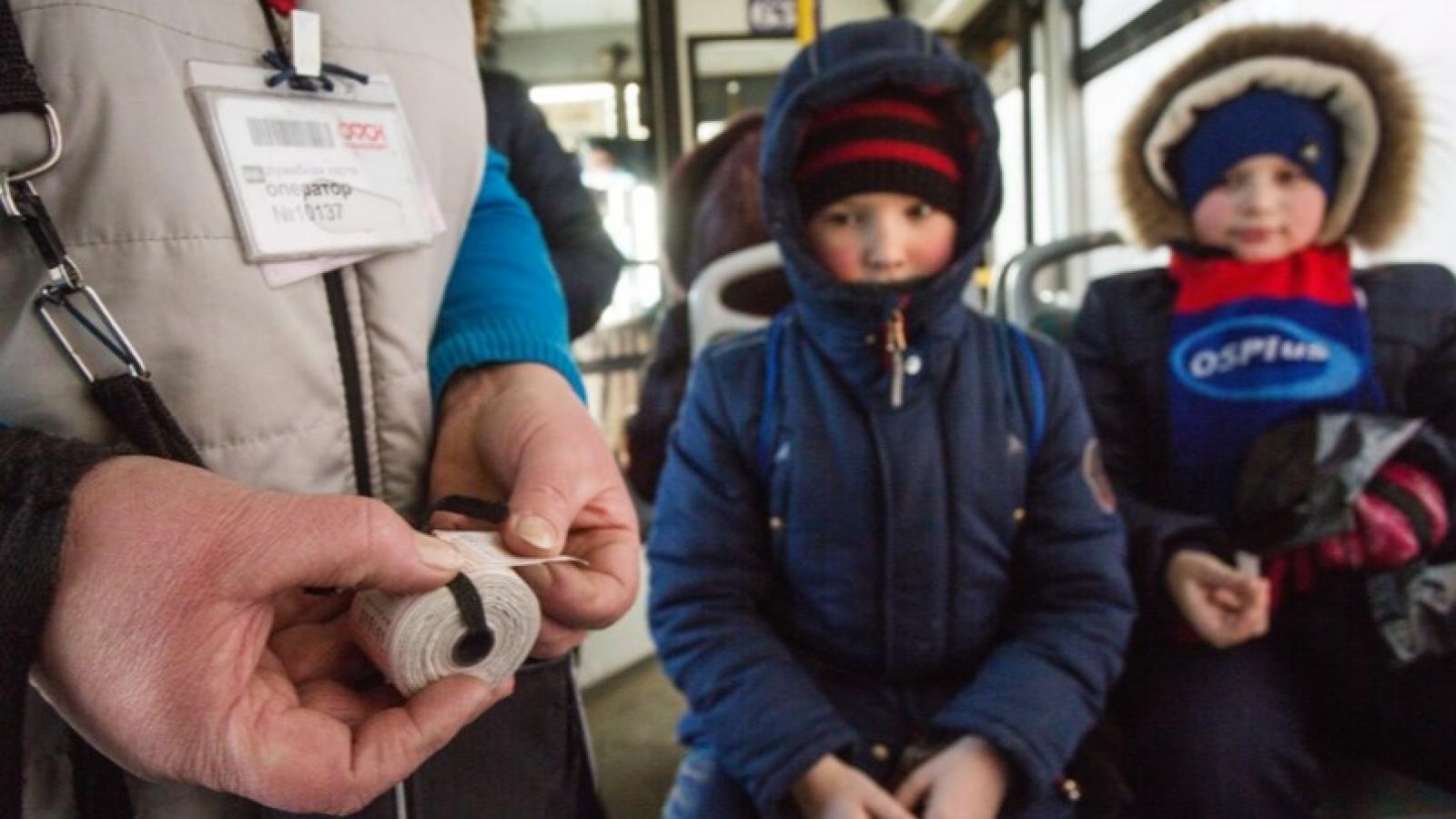 Принят закон, запрещающий высаживать детей из автобусов