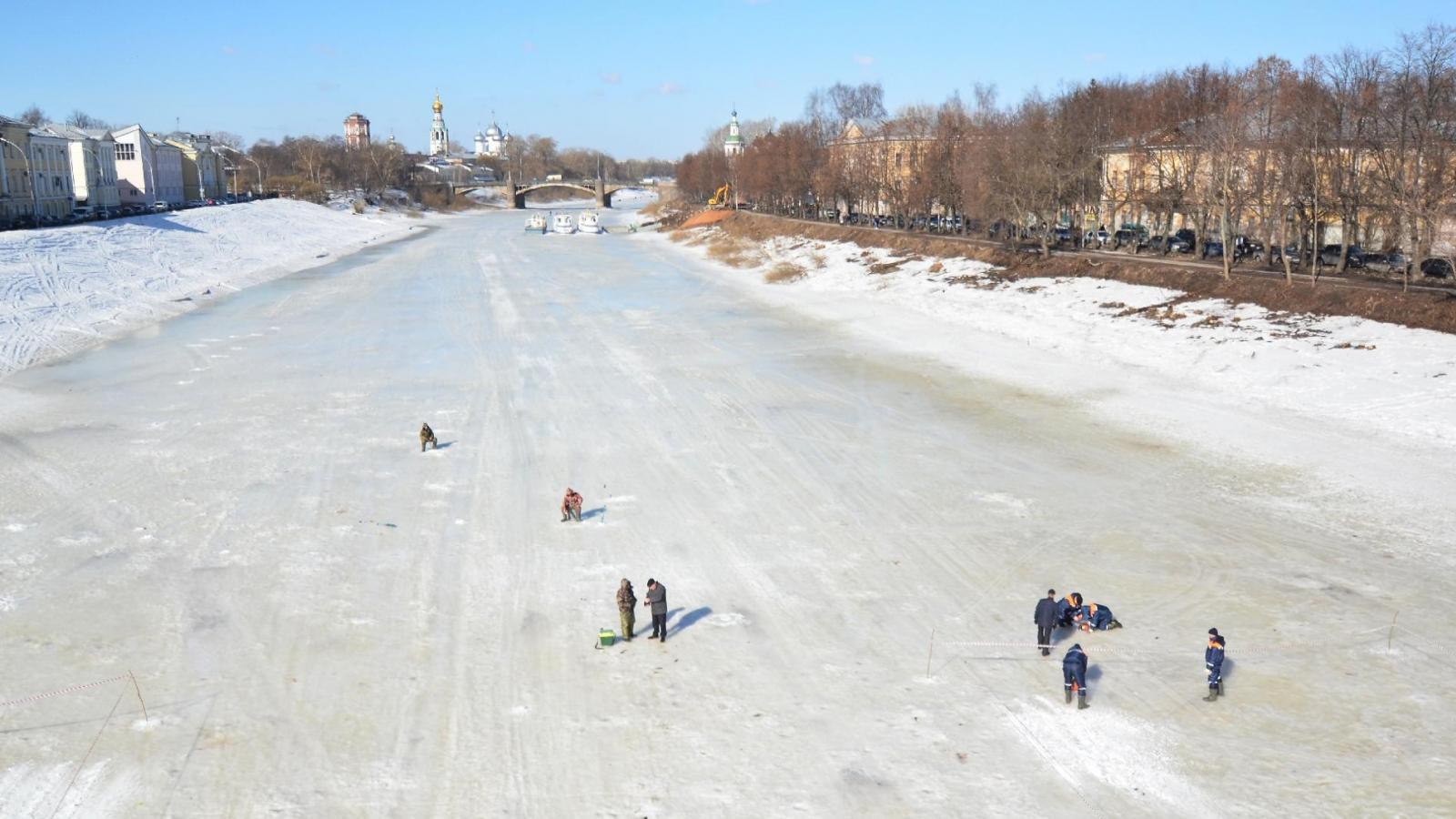 В Вологде на некоторых рыбаков составили административные протоколы за выход на лед