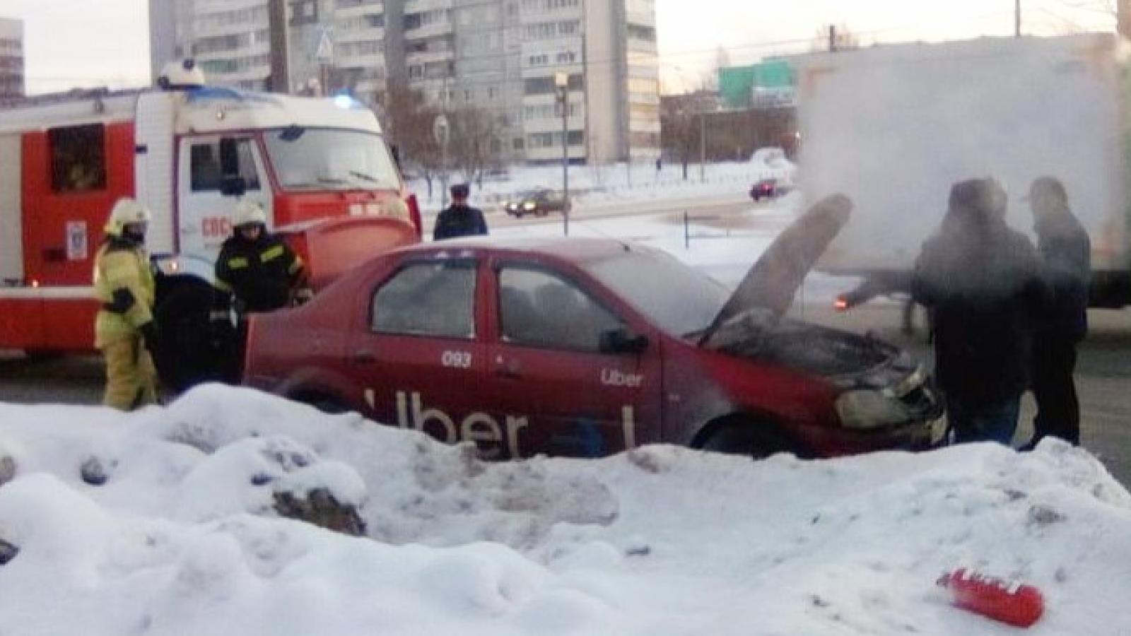 Такси загорелось на ходу в Вологде