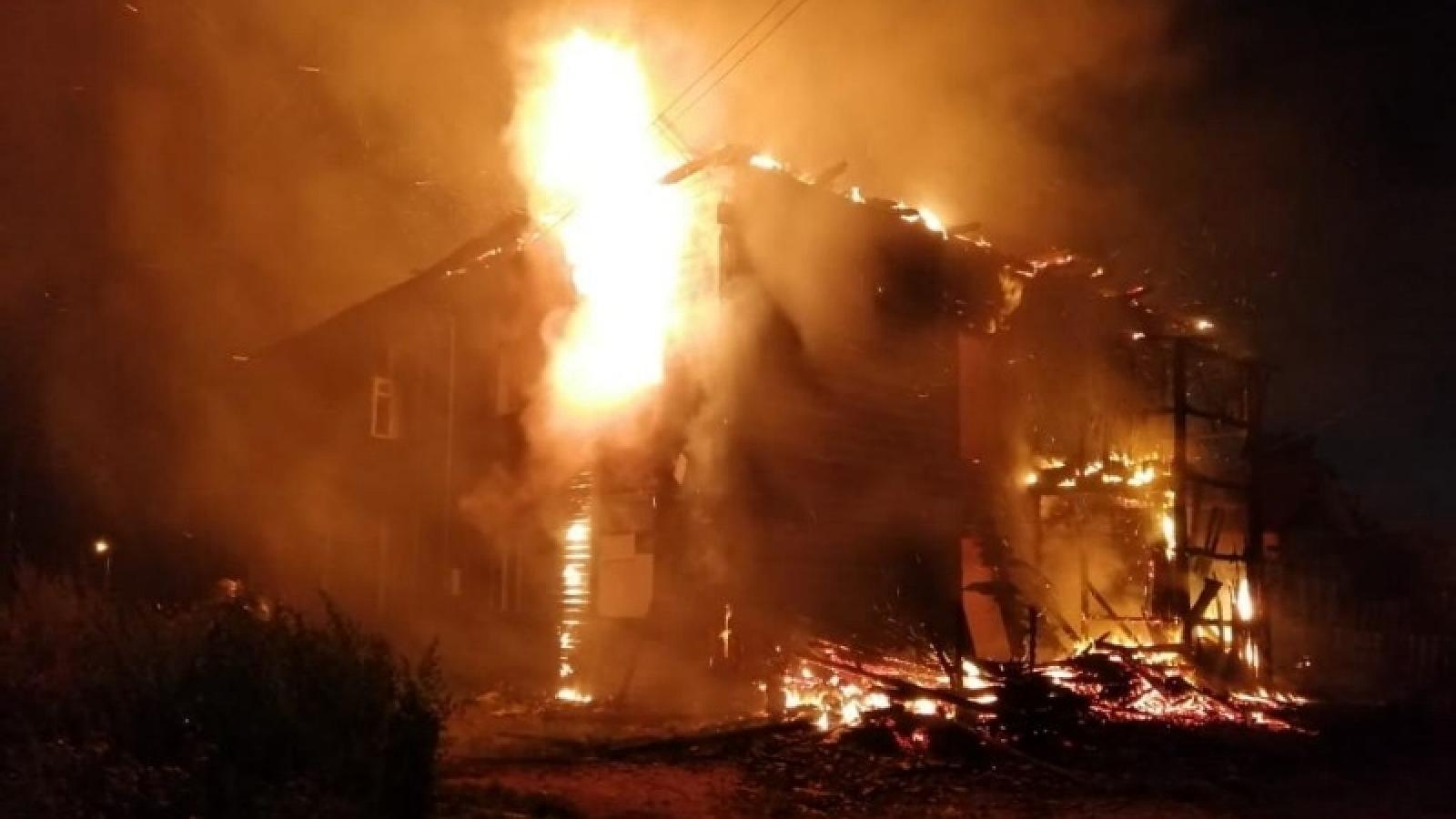 В Вологде сгорел 20-квартирный жилой дом