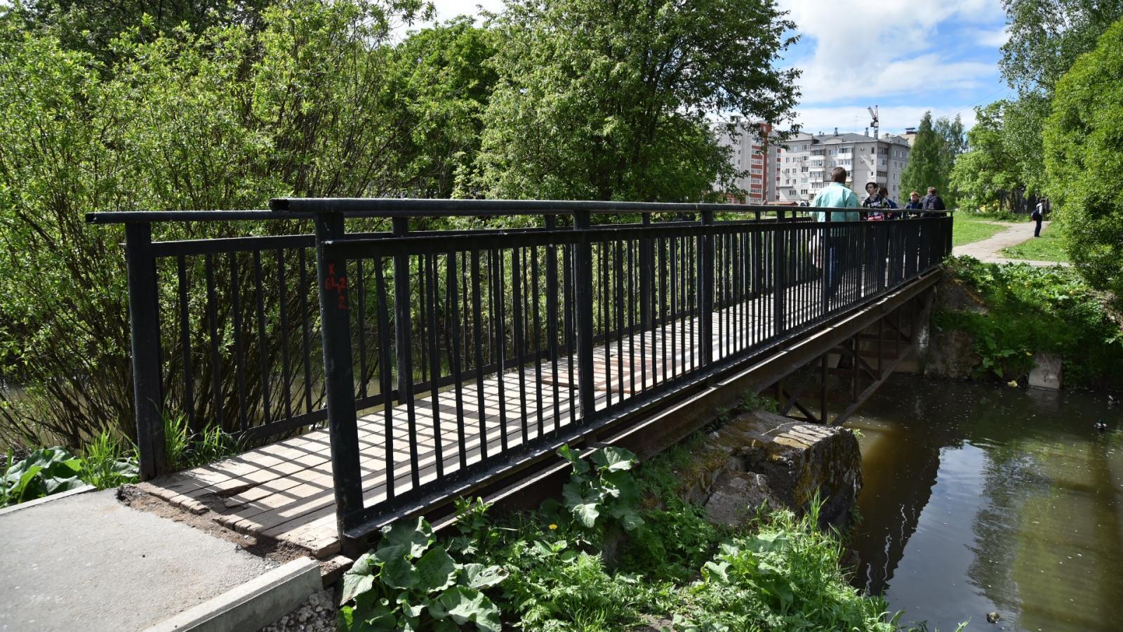 В Вологде отремонтируют пешеходный мост через реку Содему 