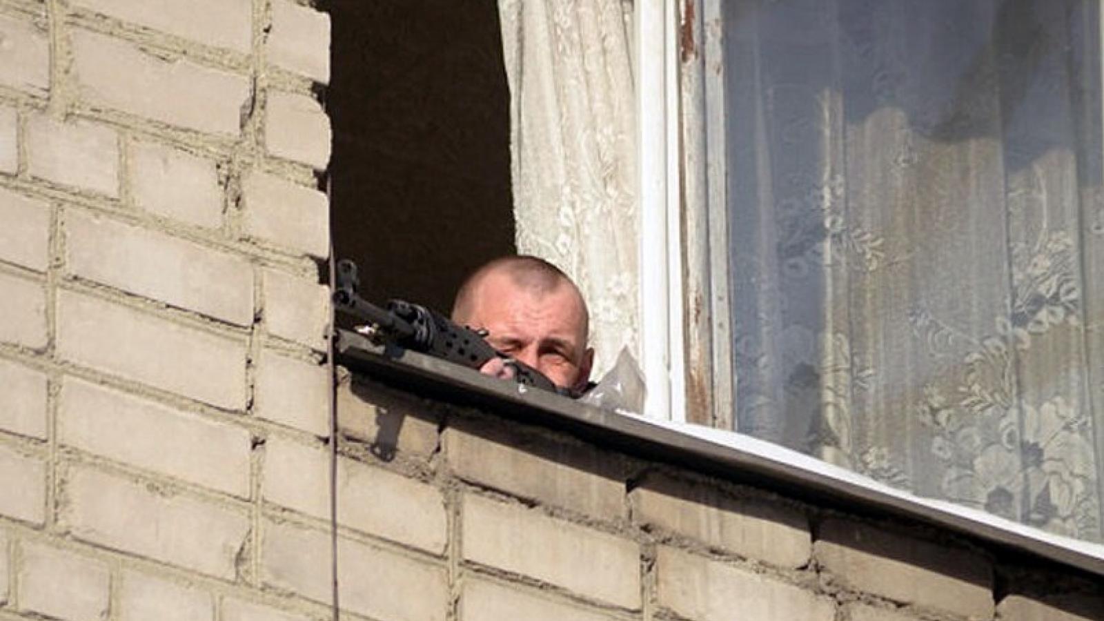 Снайпер на балконе