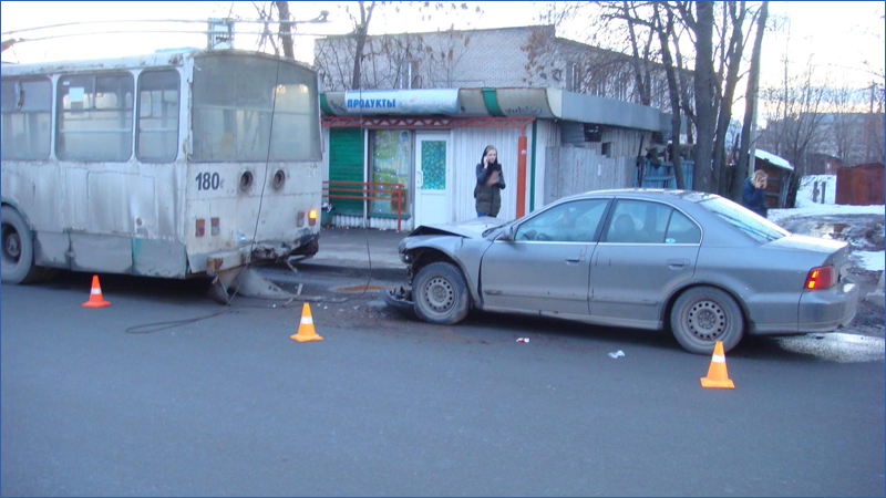 В Вологде у водитель иномарки, въехавшей в троллейбус, изъяли дезоморфин
