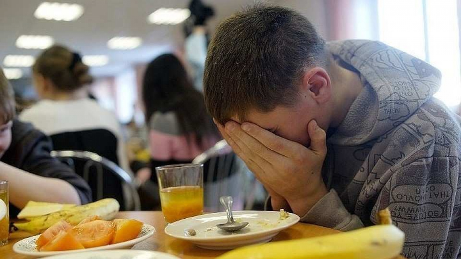 Студентов колледжа кормили опасной едой