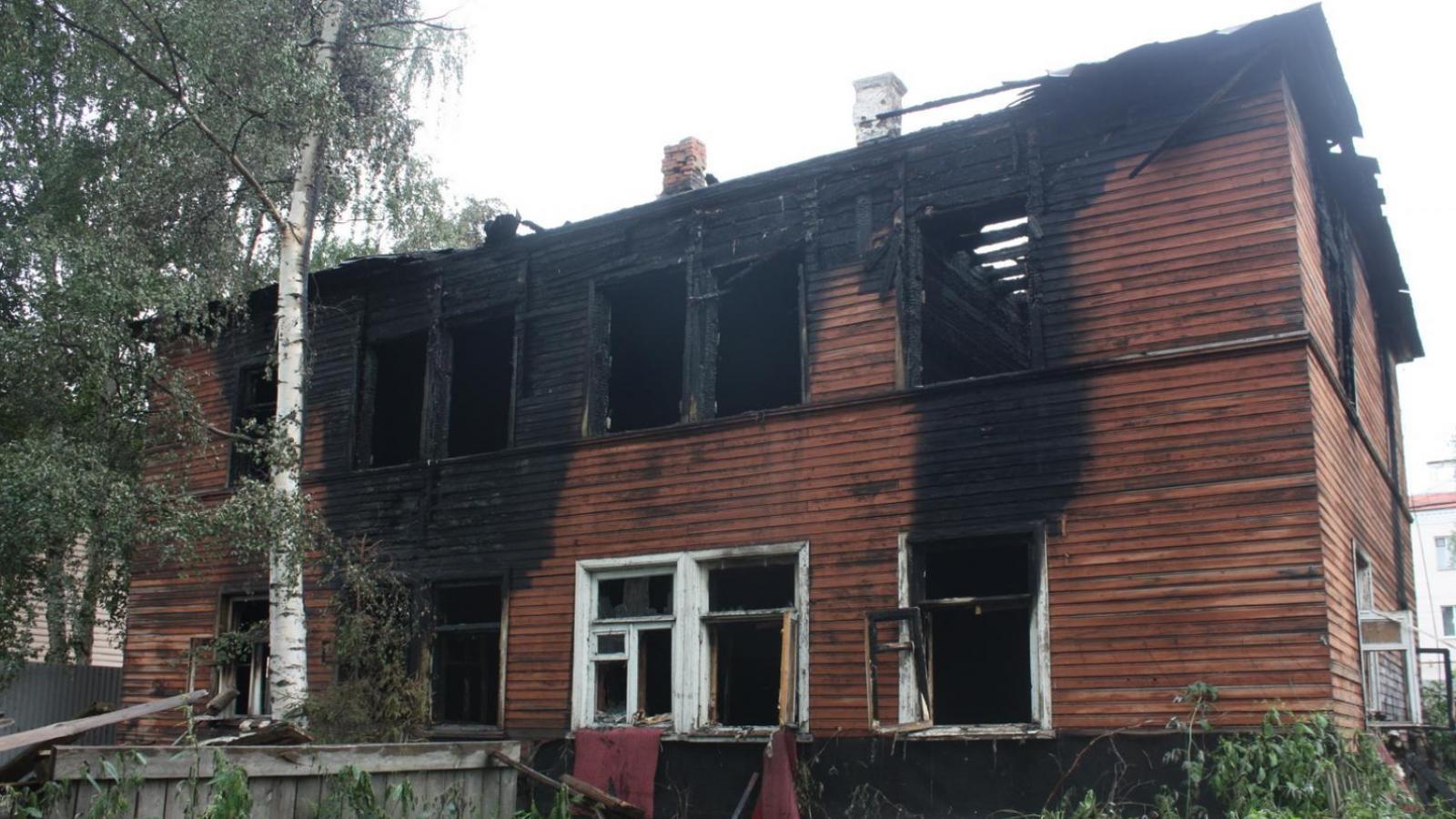 Городские власти хотят остановить продажу и аренду участков земли, где горели расселенные дома