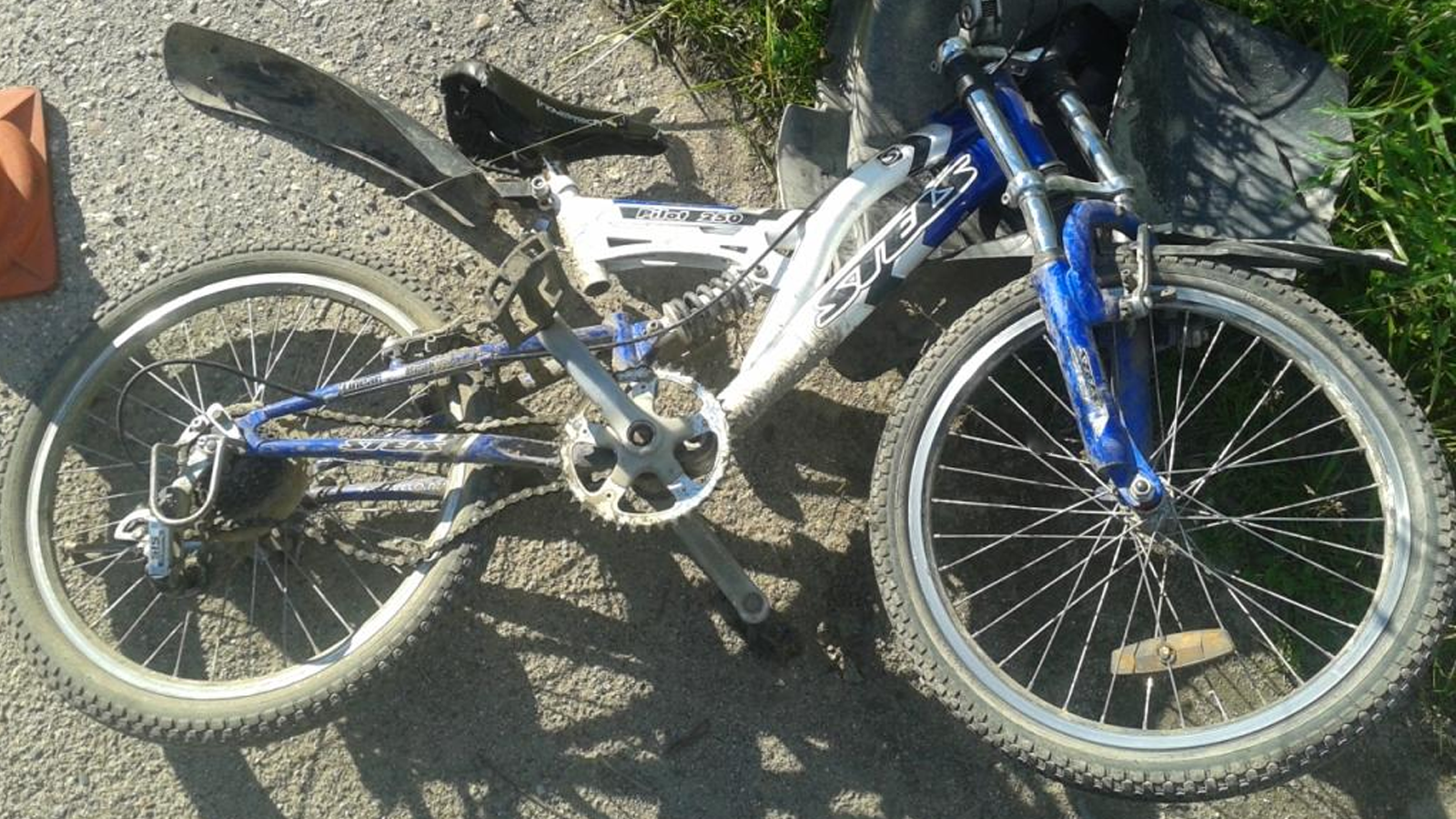В Шекснинском районе 7-летний велосипедист въехал в легковушку 