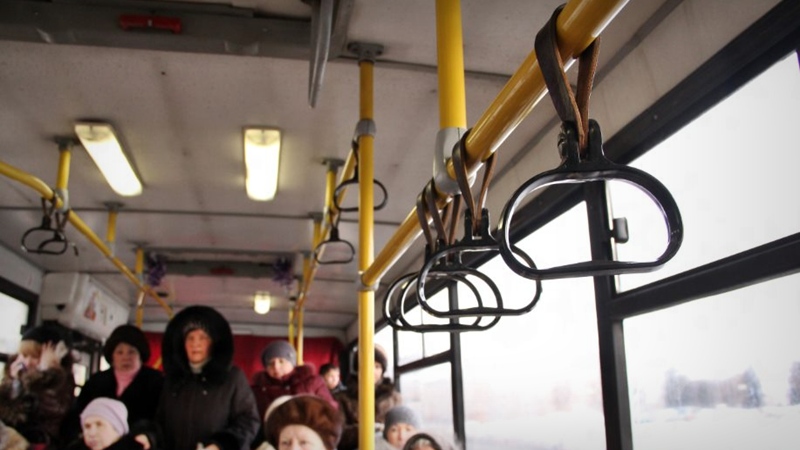 В Вологде в автобусе травмировалась пассажирка