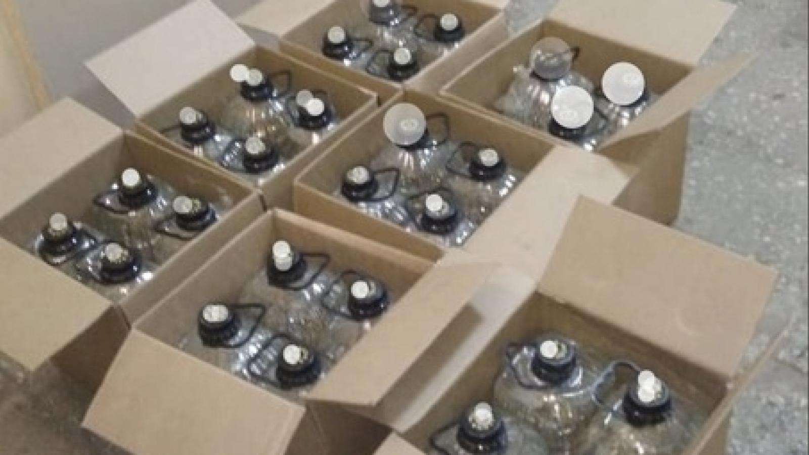 Полицейские изъяли 175 литров контрафактного алкоголя