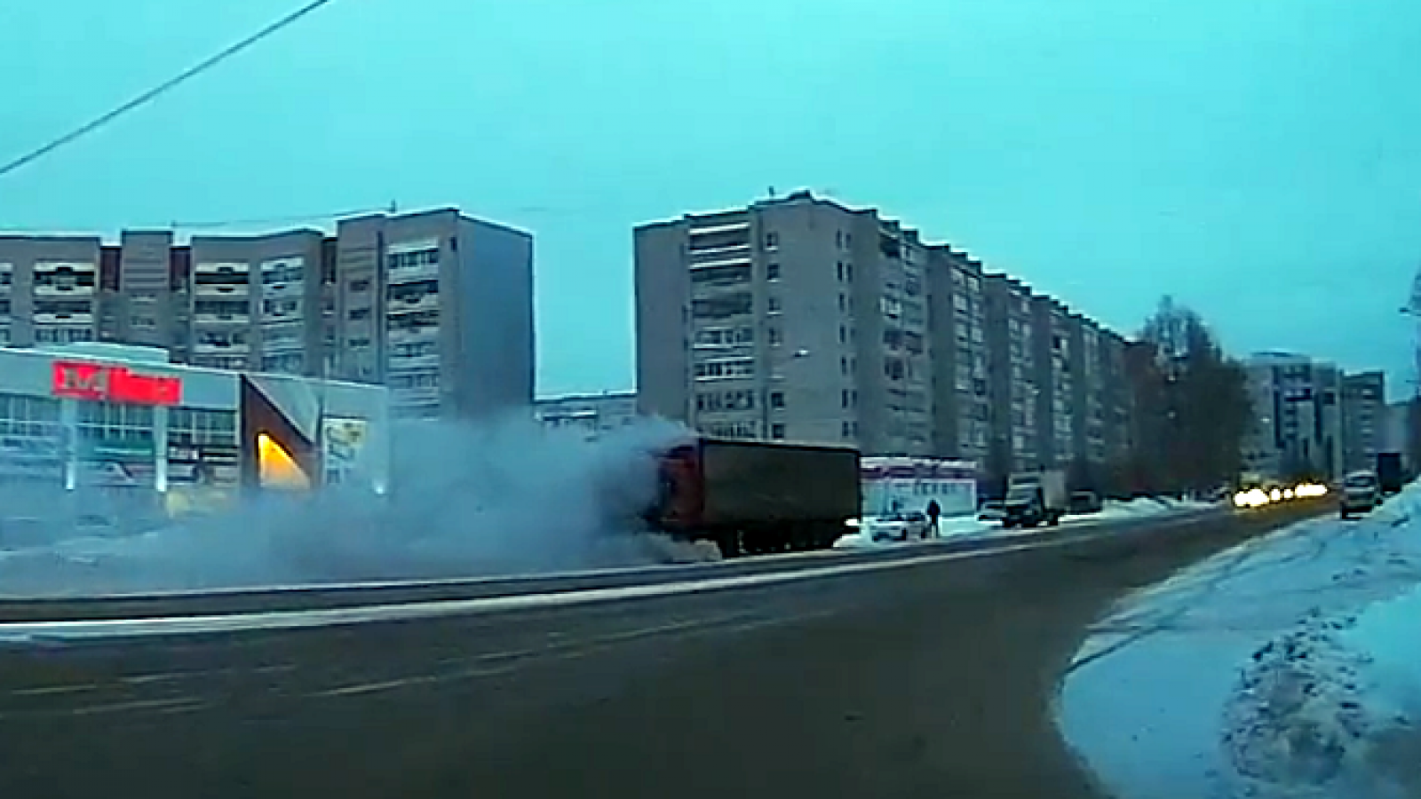 В Вологде загорелся грузовик