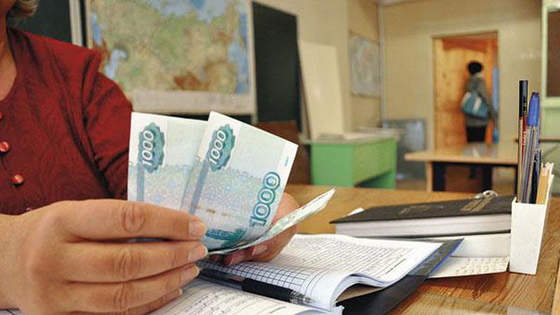 Череповецкую учительницу подозревают в растрате денег, собранных с родителей