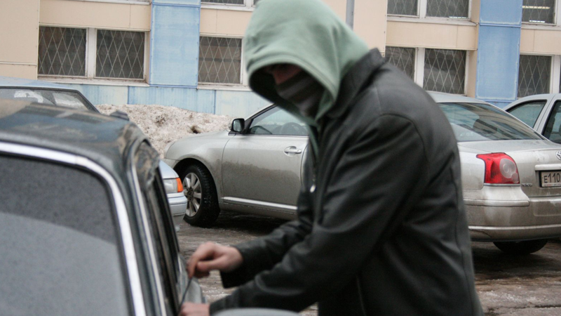 Жители Костромской области вскрывали машины вологжан