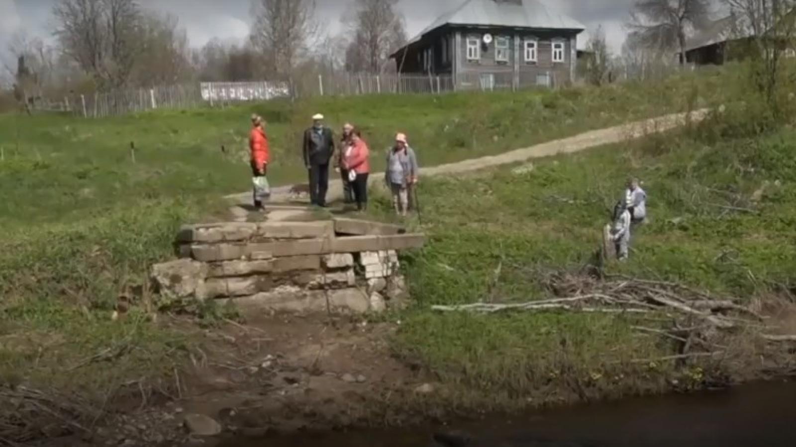 Жители деревни хотят просить мост у Трампа
