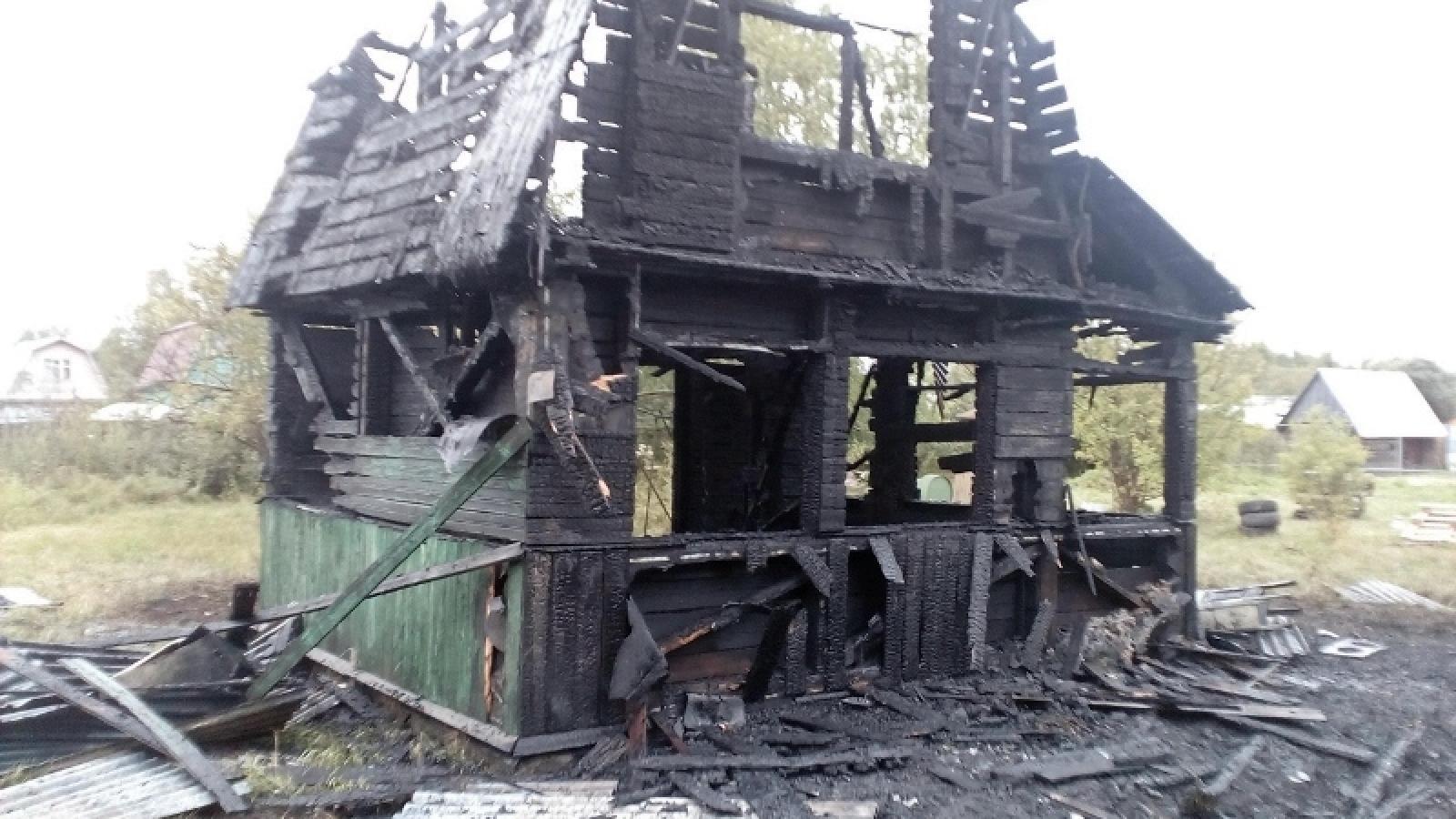 В Череповце вновь горят дачные дома