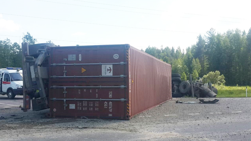 Два грузовика столкнулись в Череповецком районе