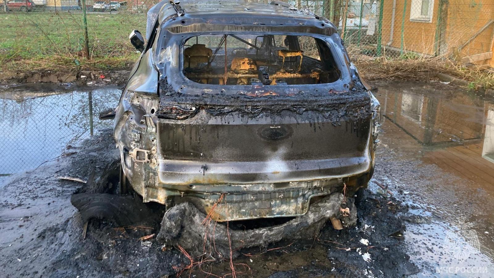 Неизвестные подожгли автомобиль в Вологде 