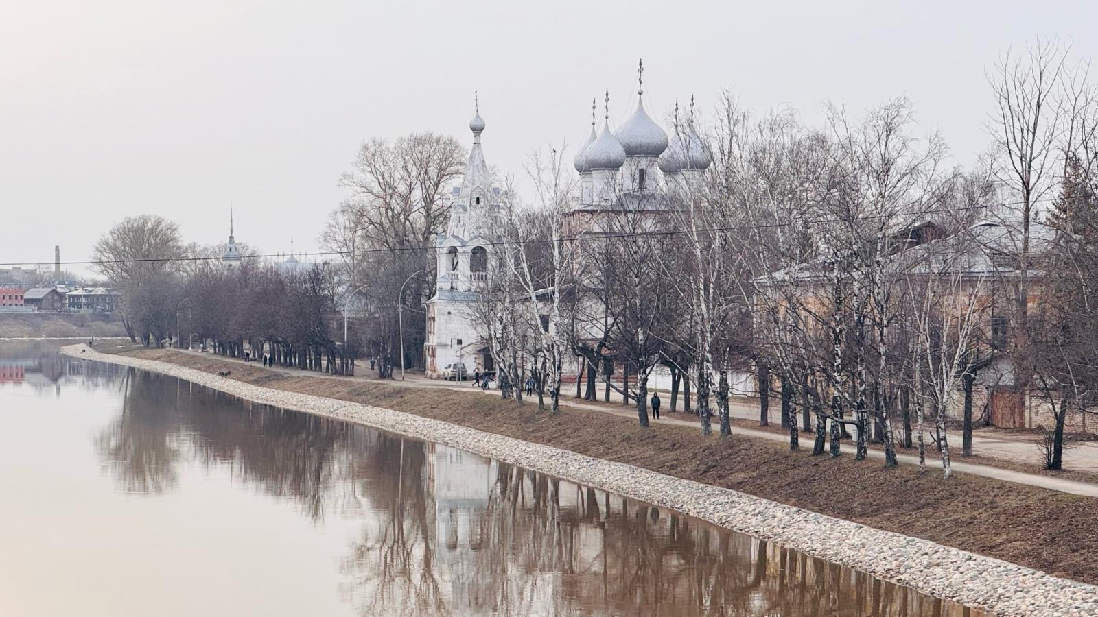 Уровень воды в реке Вологде снижается 