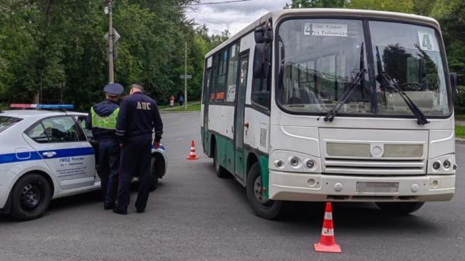 Водитель автобуса в Череповце умер во время рейса